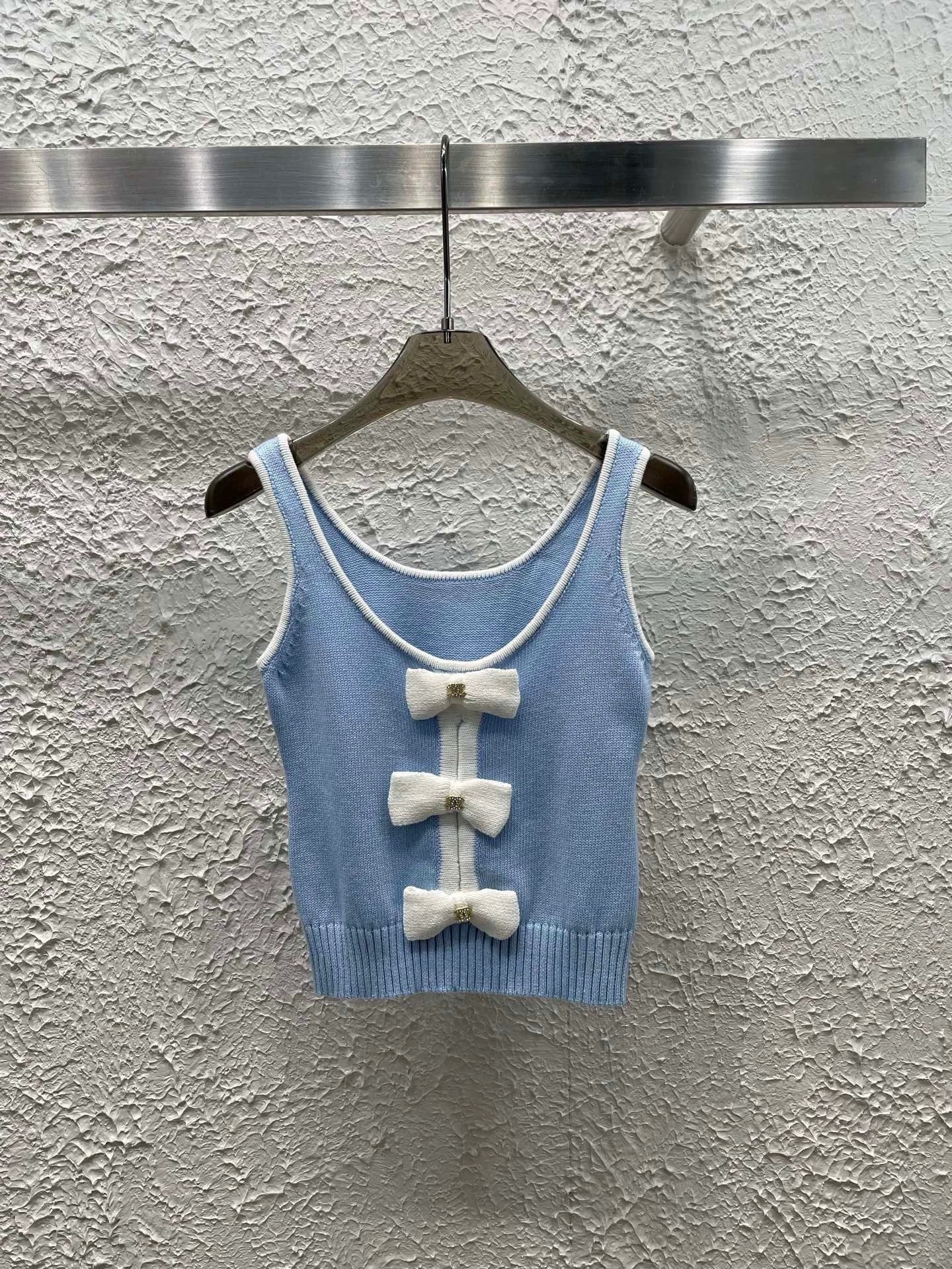 25 Bow Knit Vest