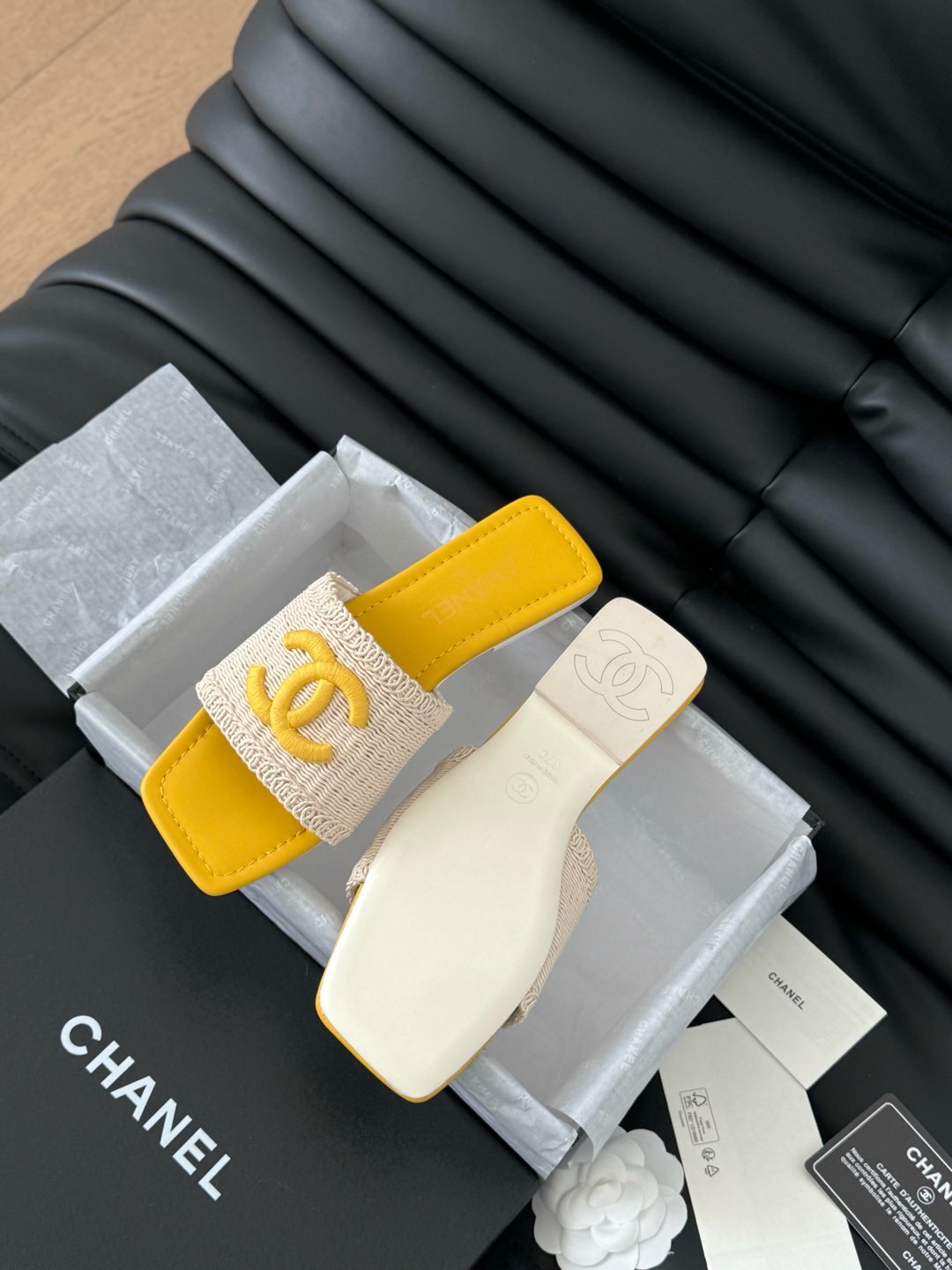 SLIDE IN RAFFIA AND LIGHT YELLOW LAMBSKIN