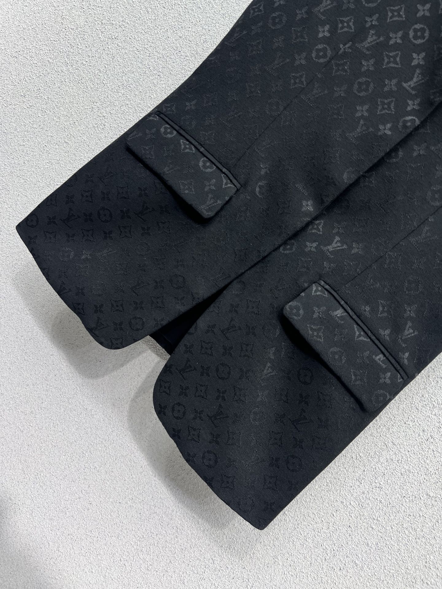25 Classic jacquard fabric monogram suit vest