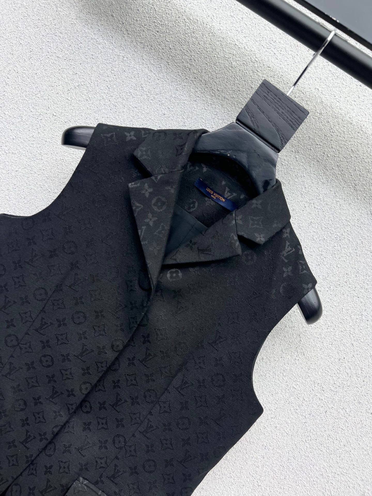 25 Classic jacquard fabric monogram suit vest