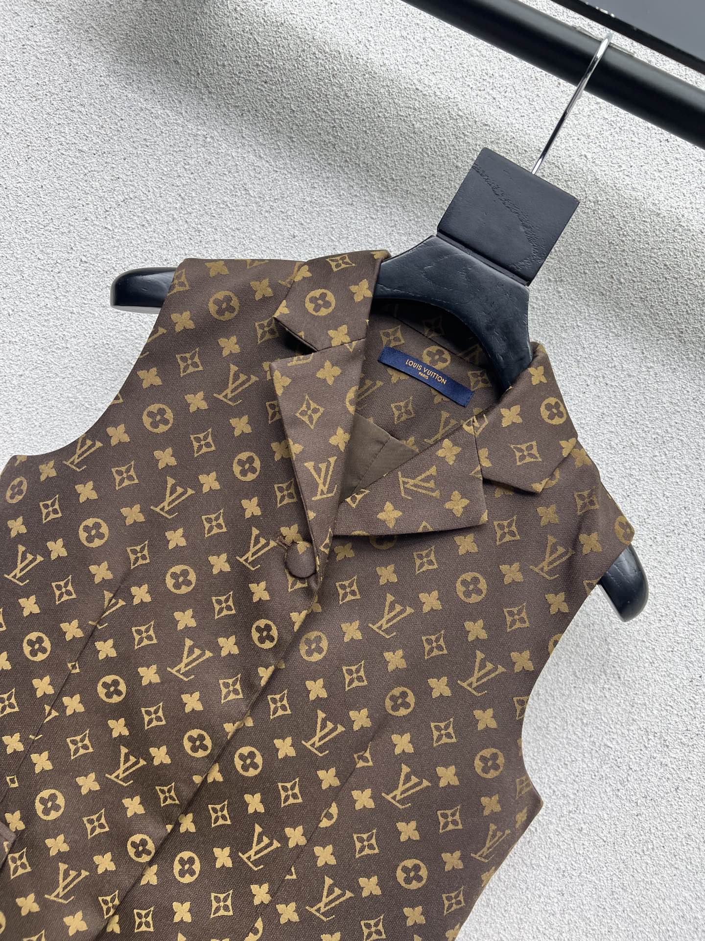 25 Classic jacquard fabric monogram suit vest