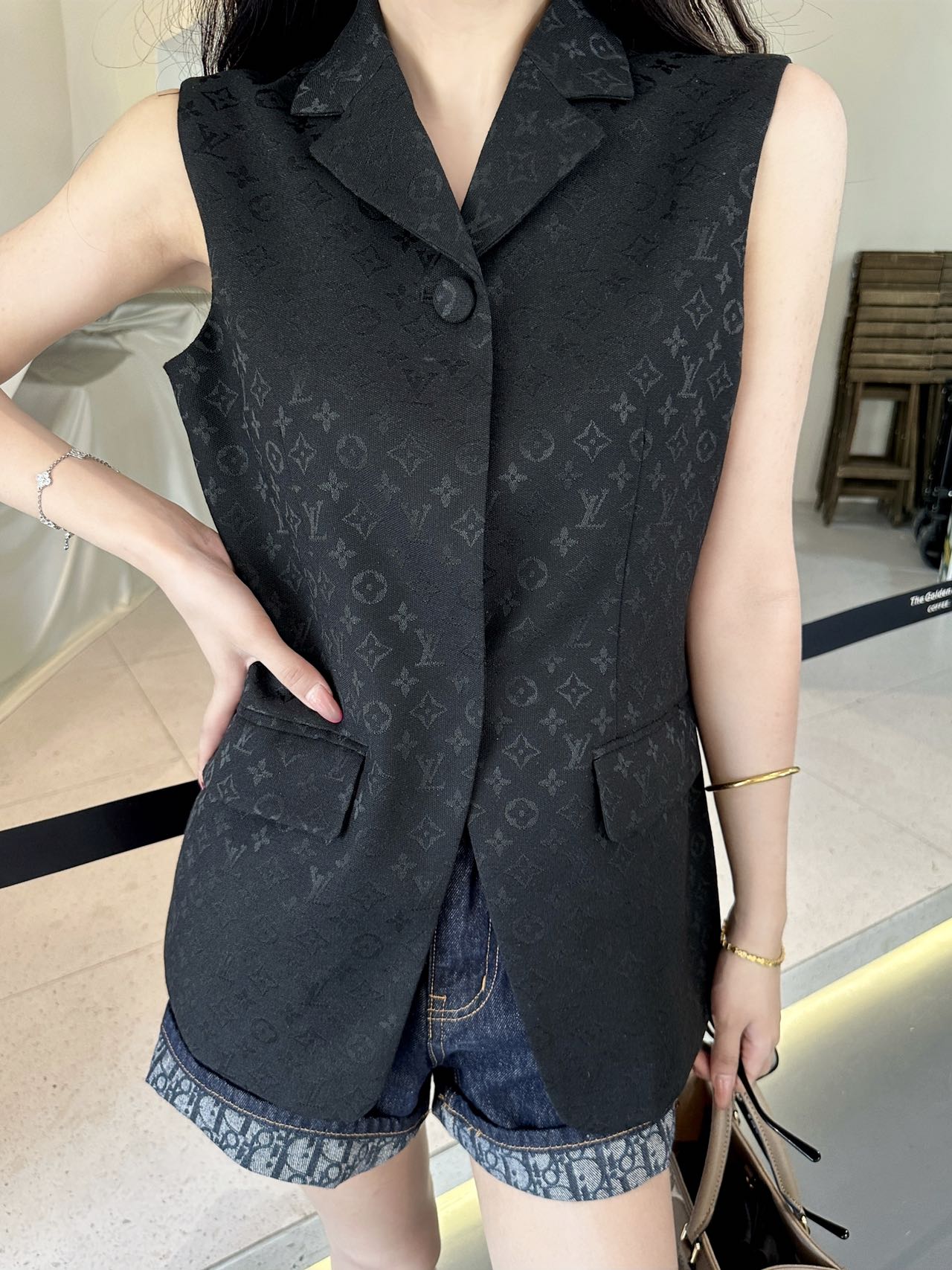 25 Classic jacquard fabric monogram suit vest