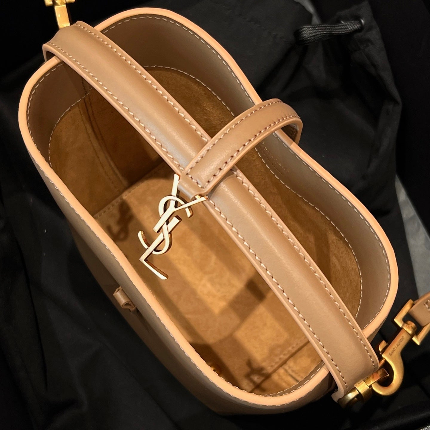 37 Bucket Bag 15cm Beige Gold Cowhide