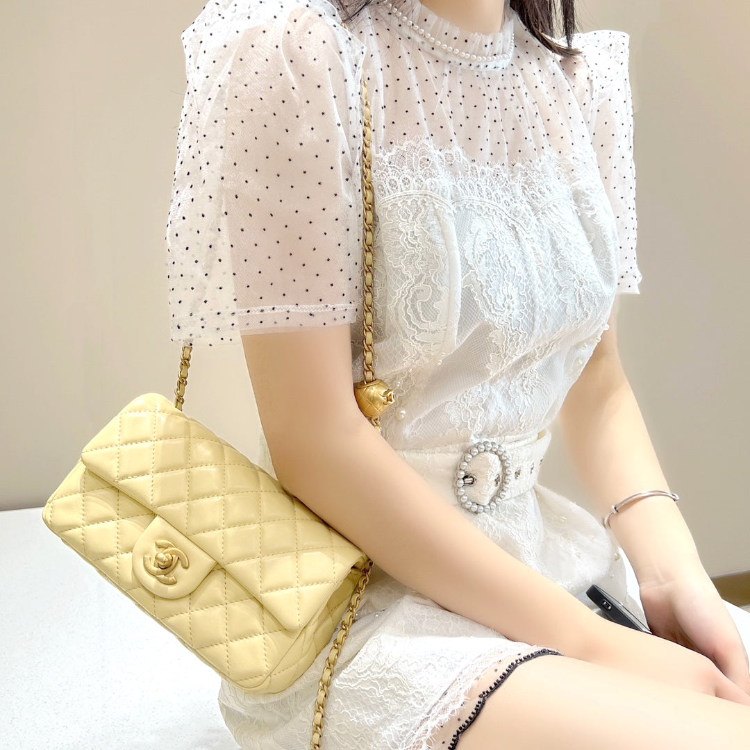 CF20 Golden Globe CLASSIC HANDBAG Lambskin Rose Red