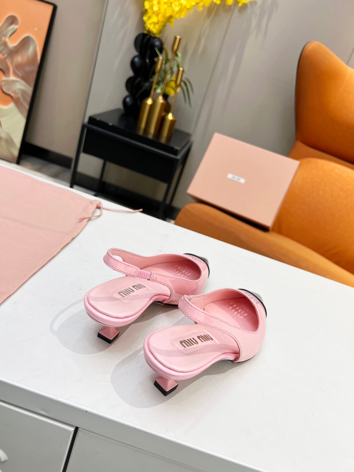 Slingback pump