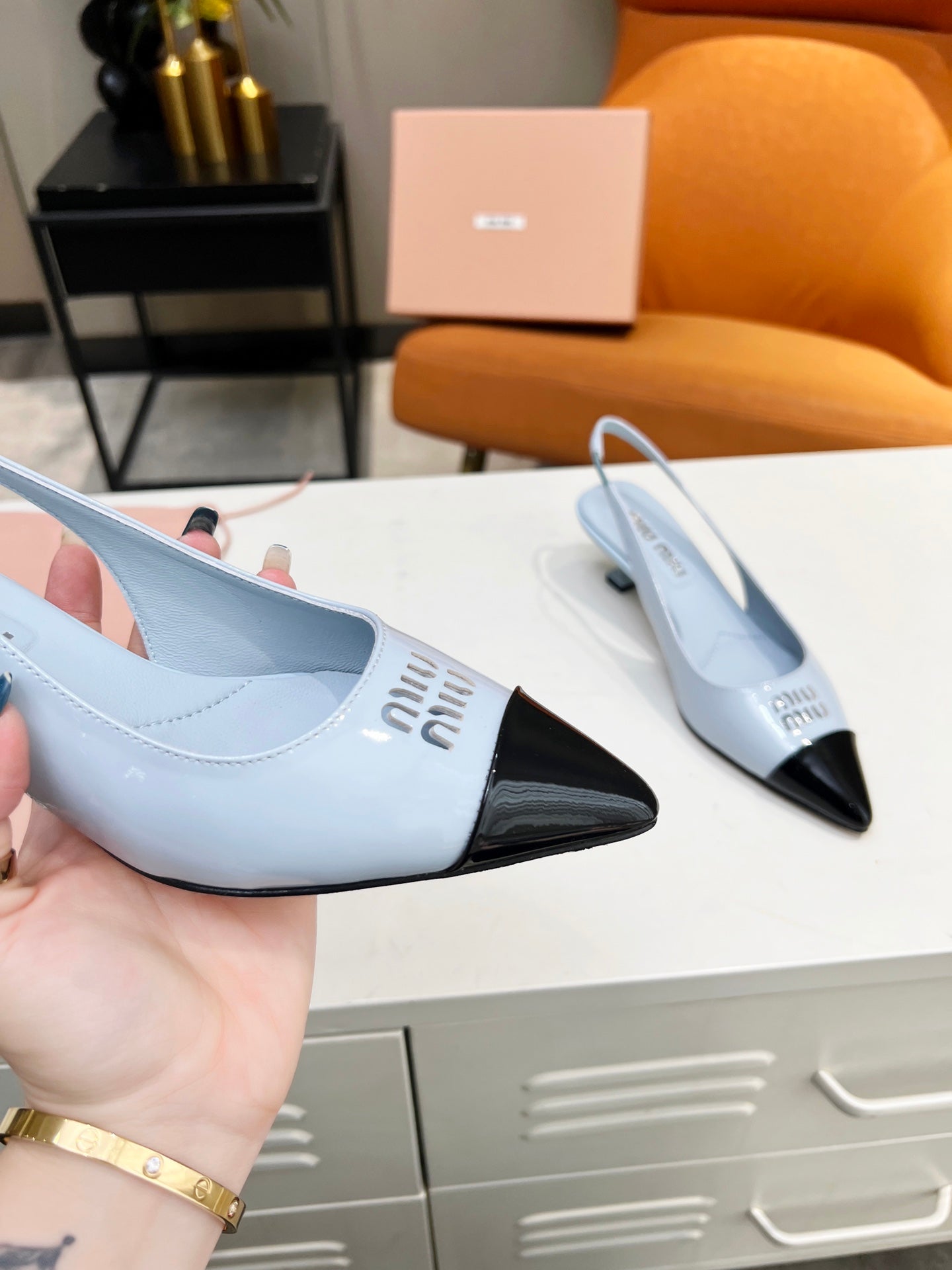Slingback pump