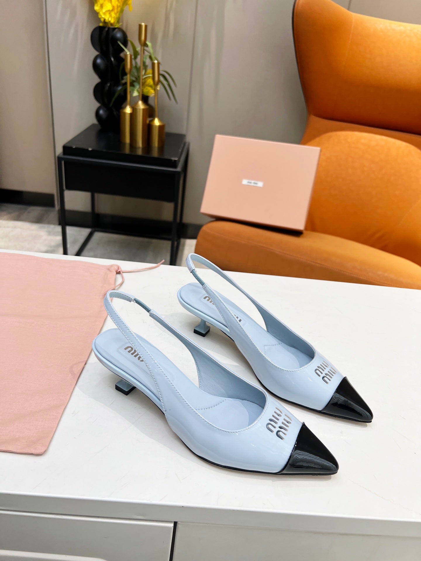 Slingback pump