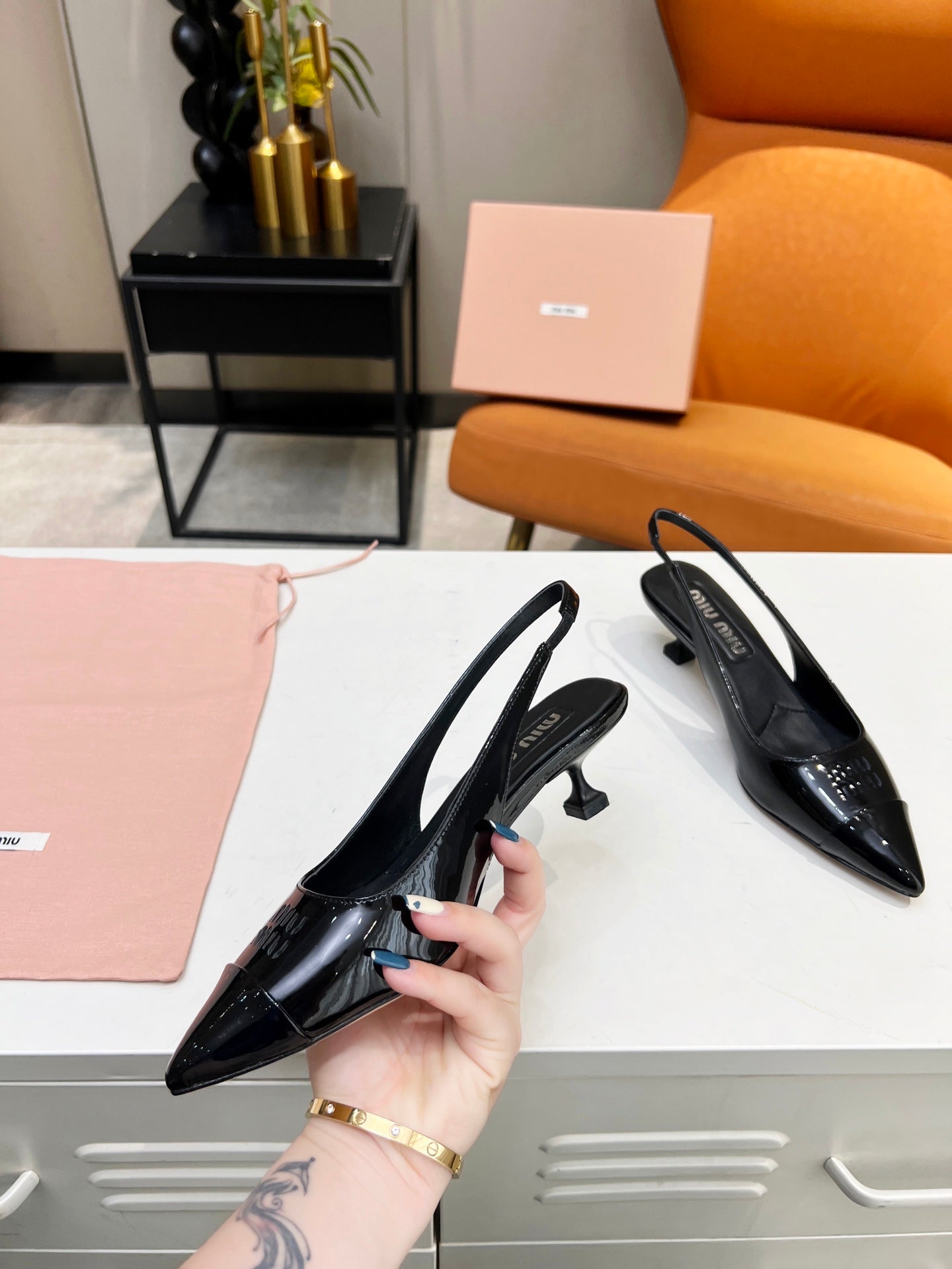 Slingback pump