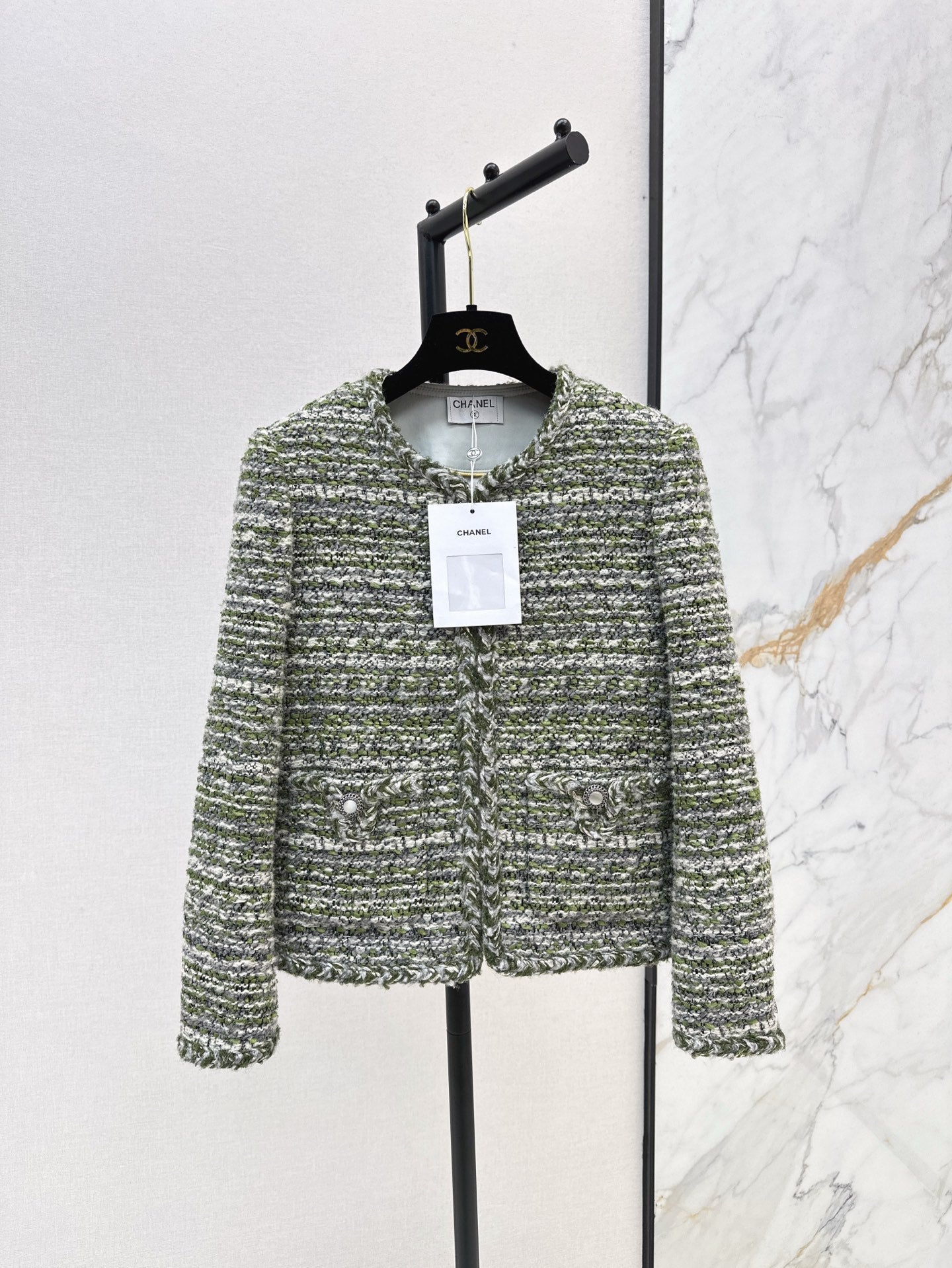 ch 25ss woven jacket