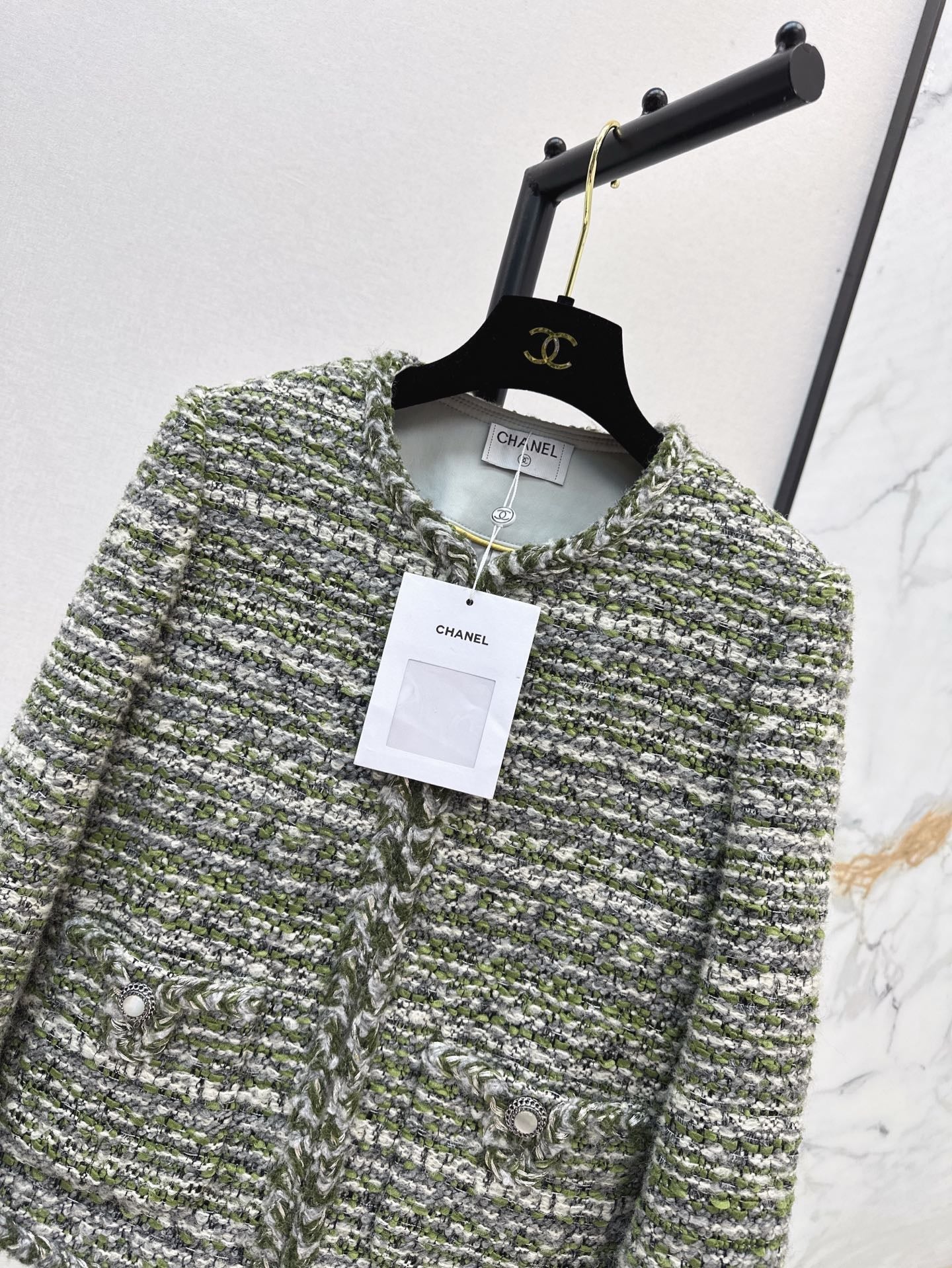 ch 25ss woven jacket