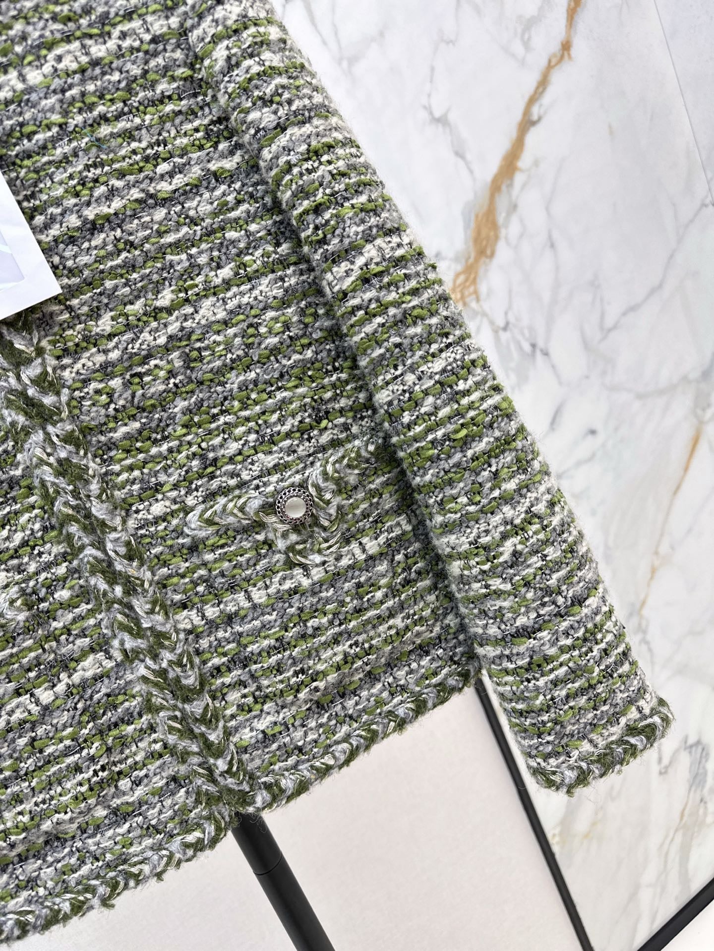ch 25ss woven jacket