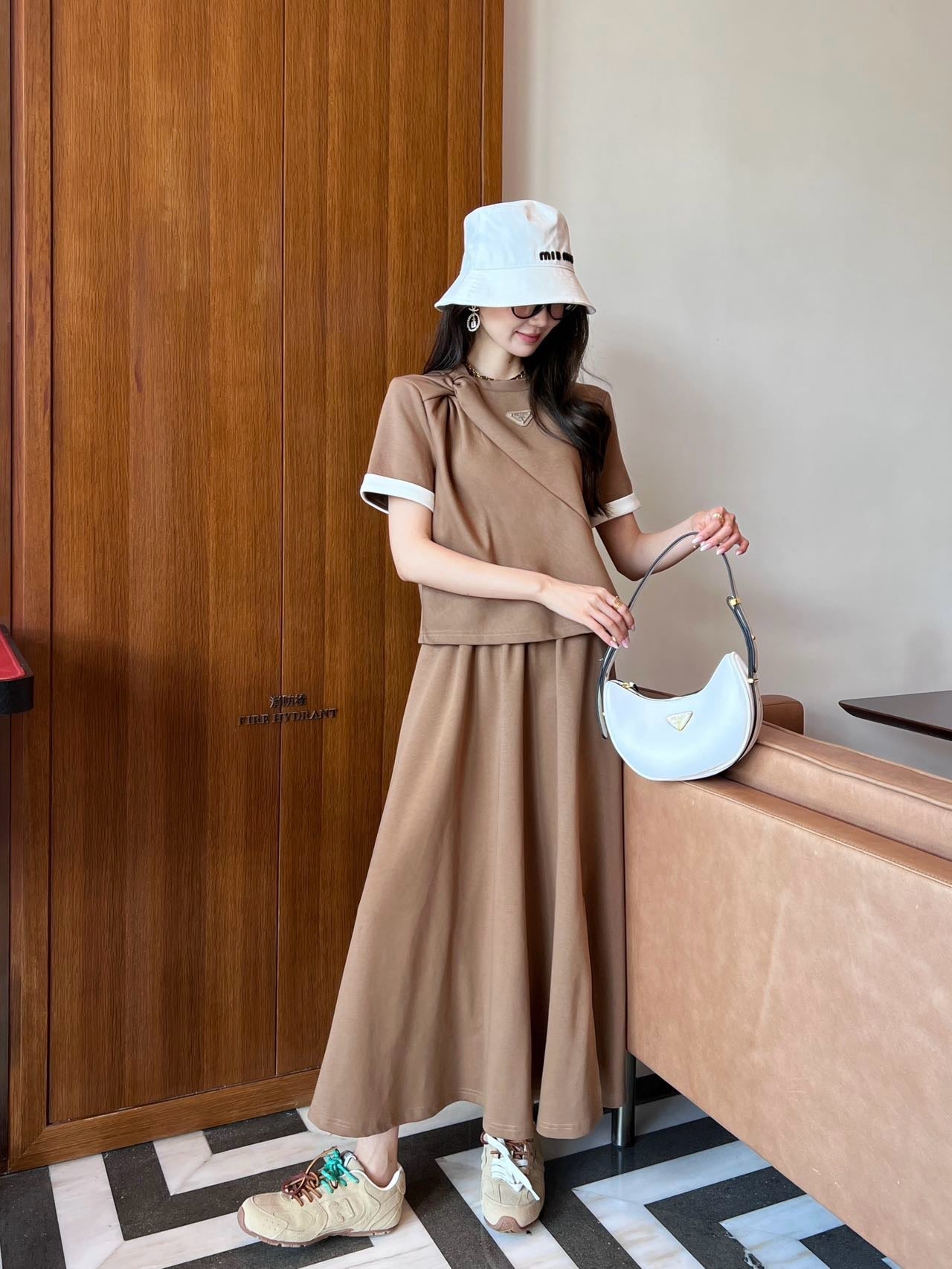P 25ss tee skirt suit