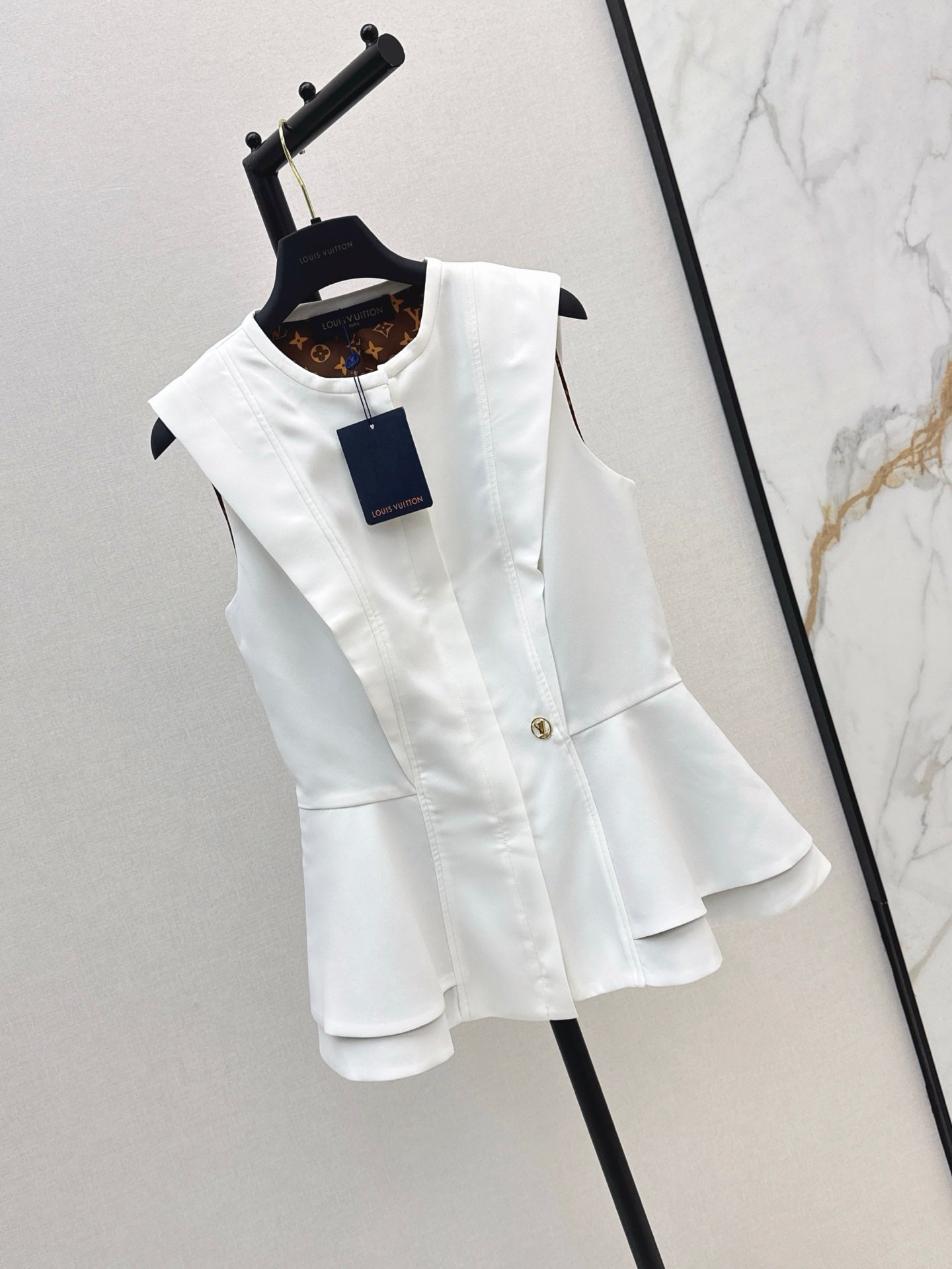 25ss sleeveless shirt