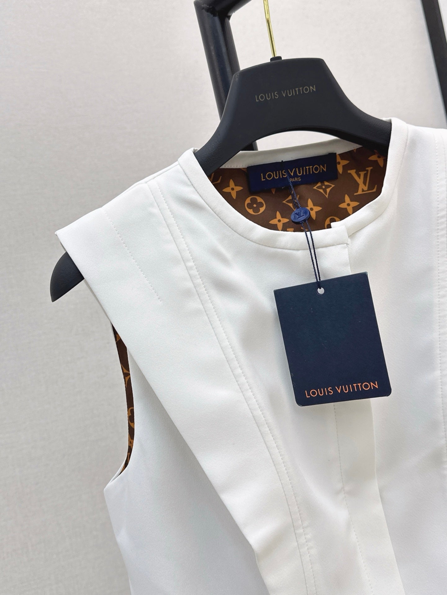 25ss sleeveless shirt