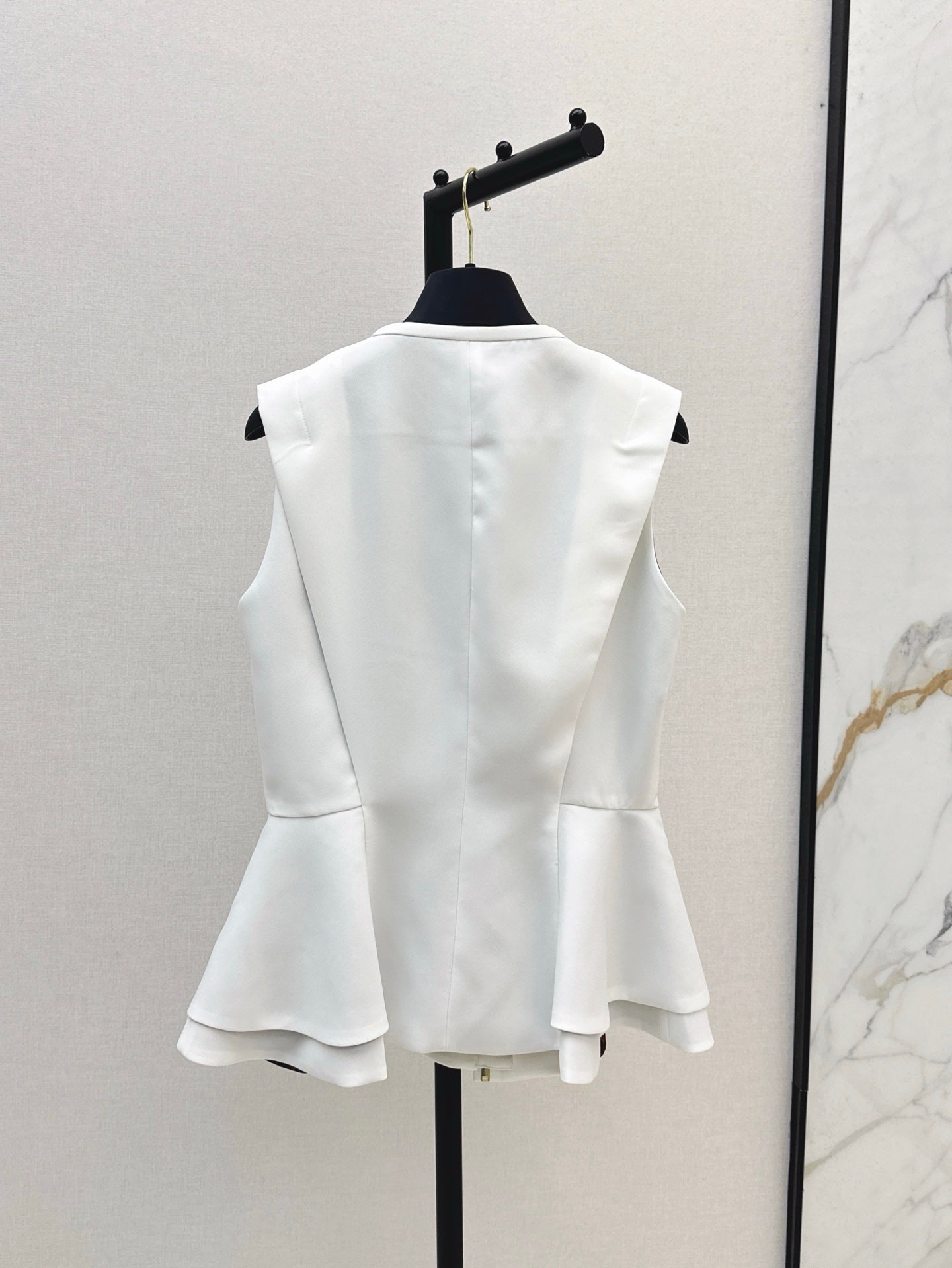 25ss sleeveless shirt