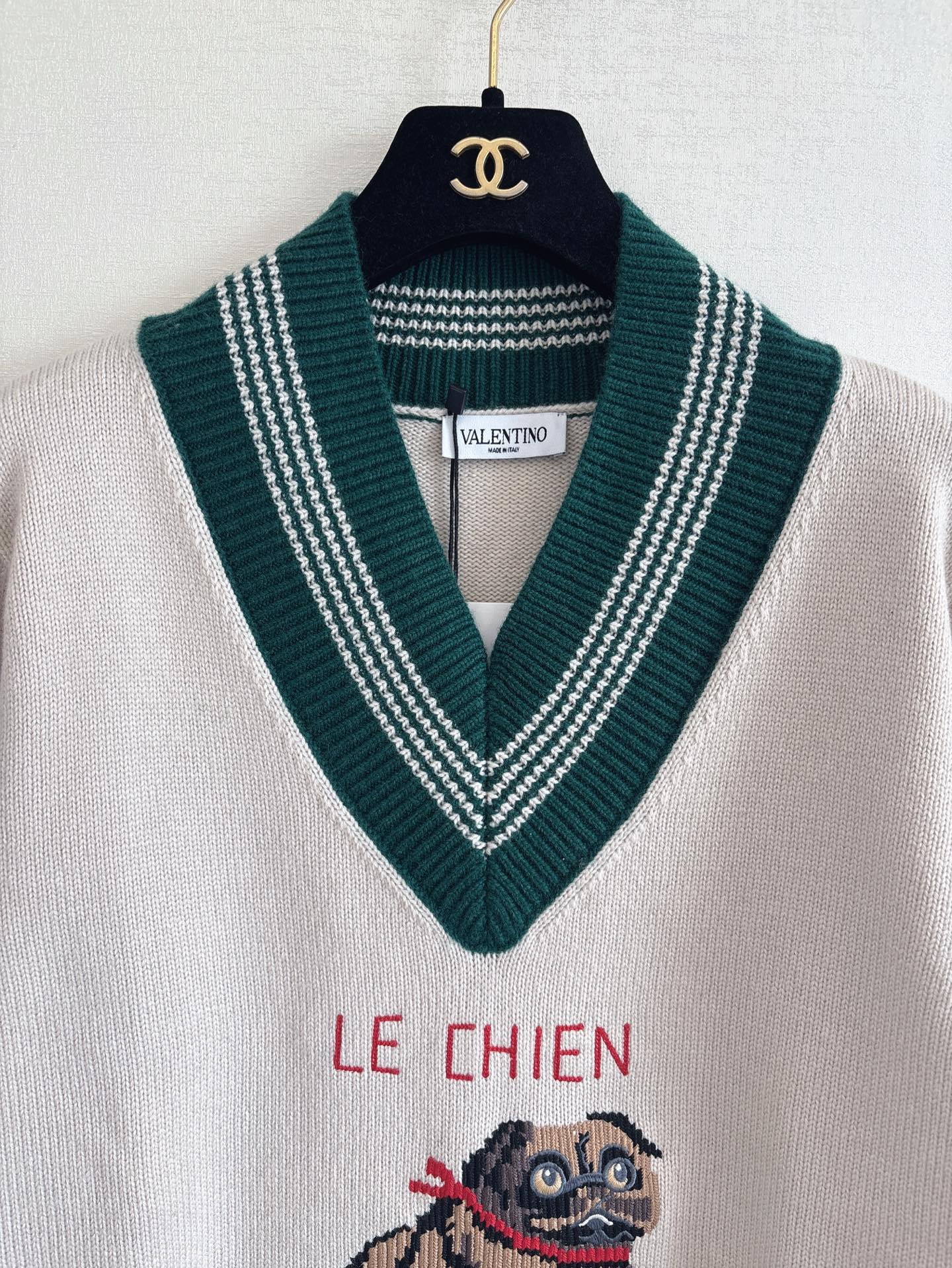 25FW V-neck sweater