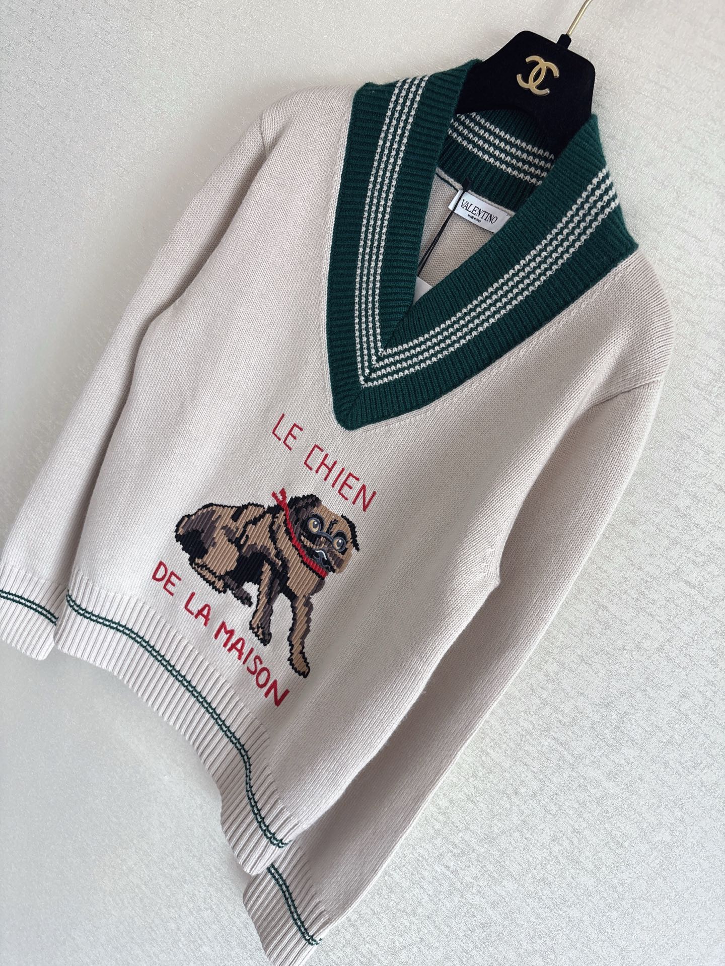 25FW V-neck sweater