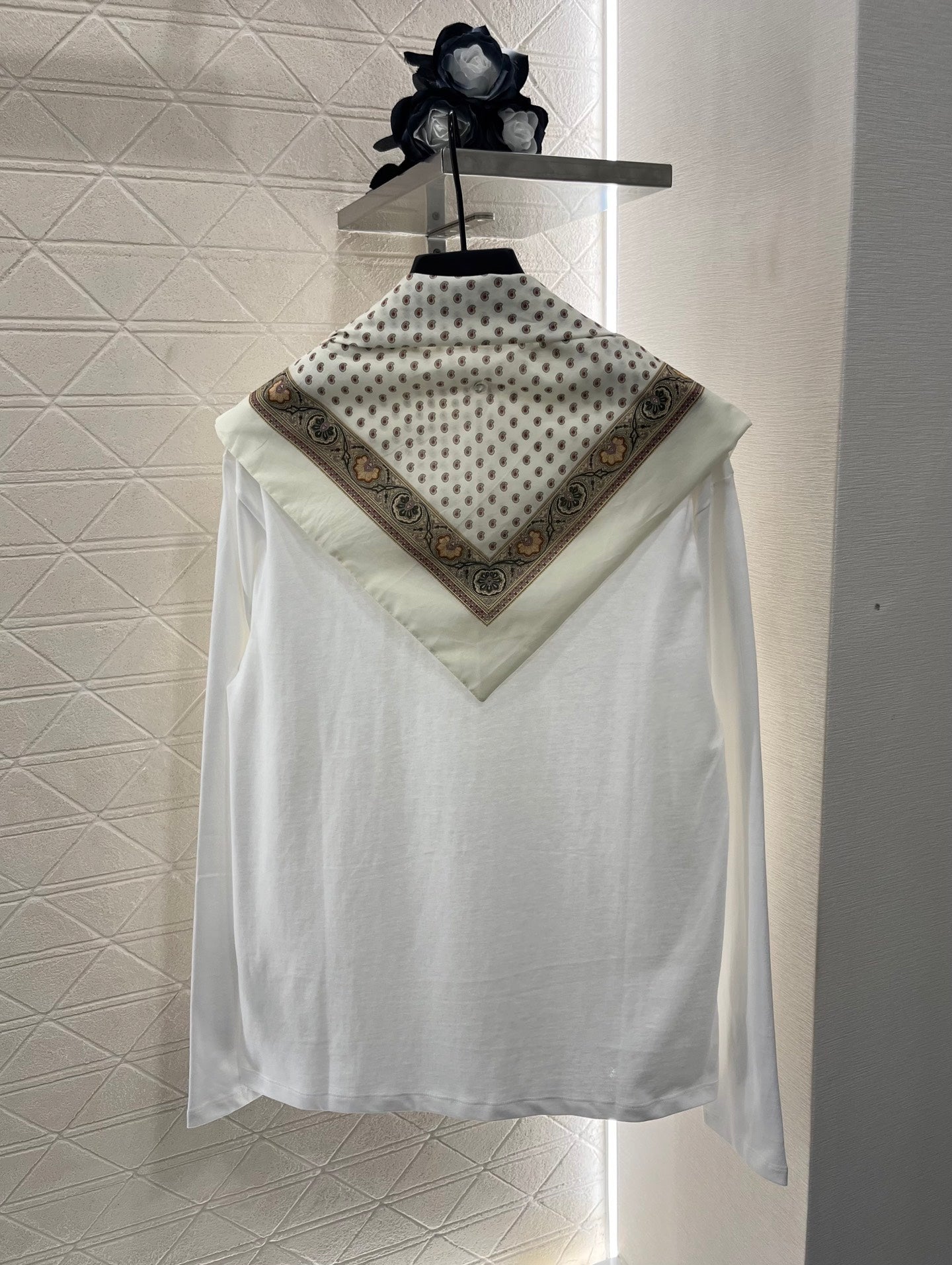 25 New Products Scarf Round Neck Top