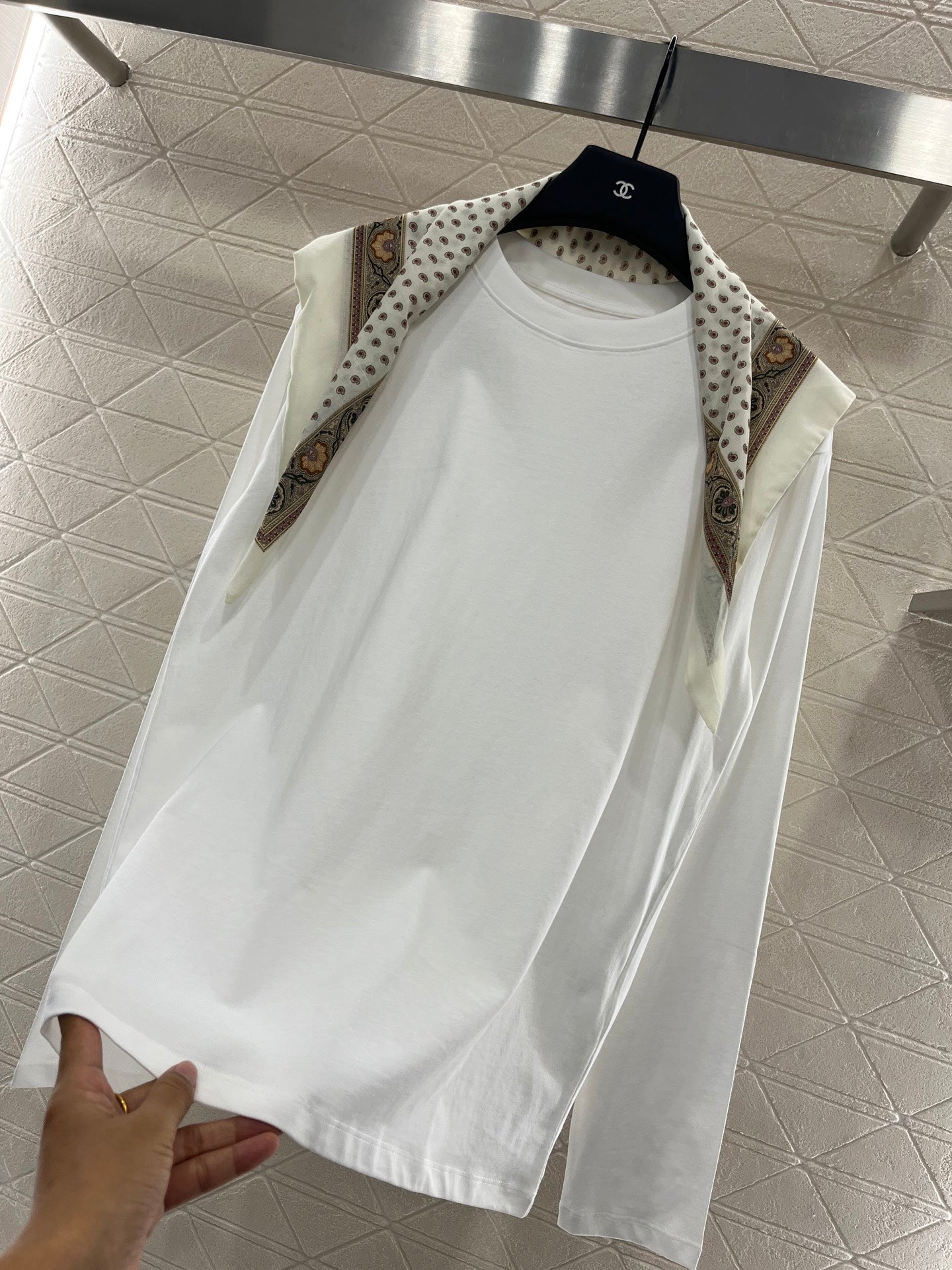 25 New Products Scarf Round Neck Top