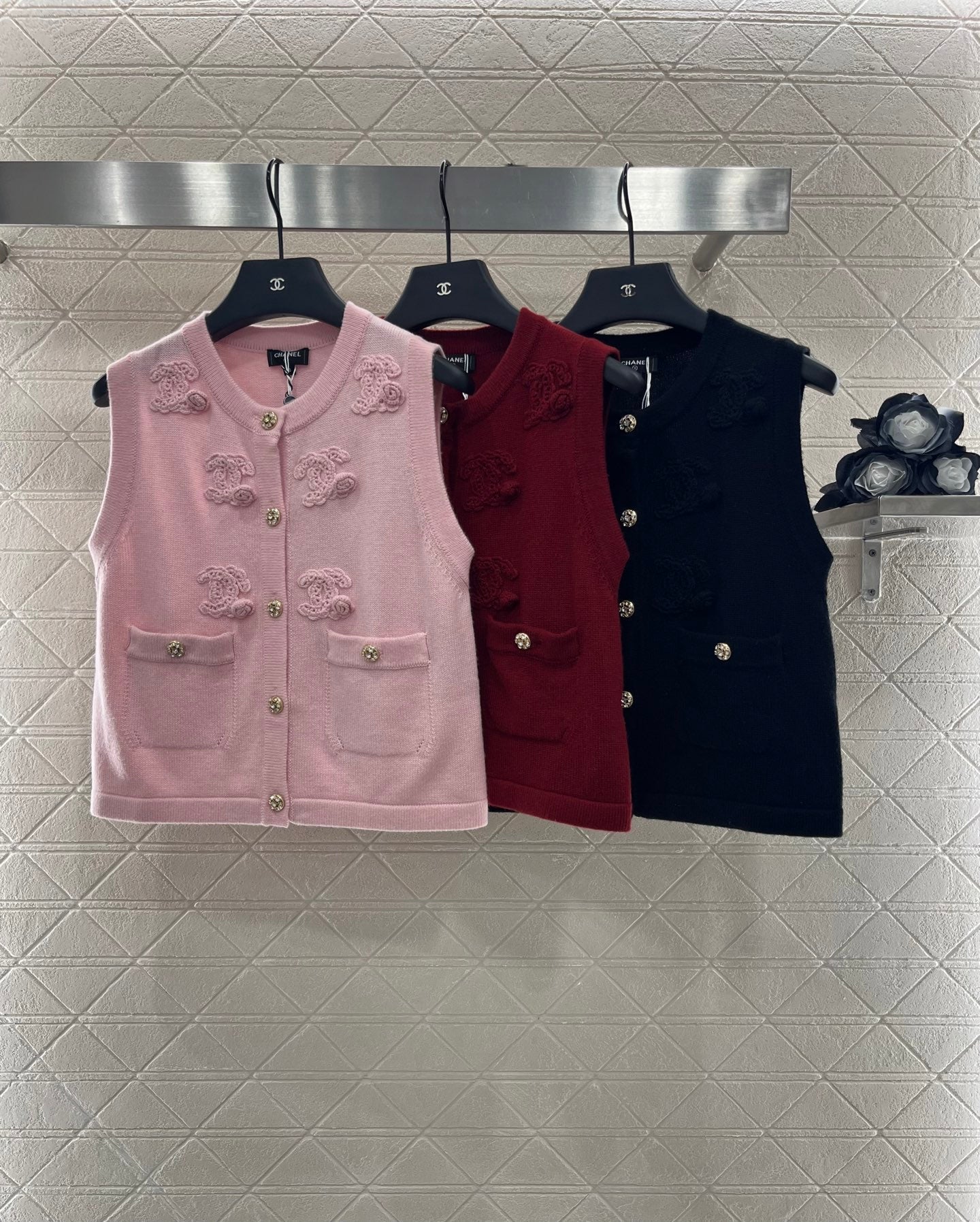 25 new products Knitted vest