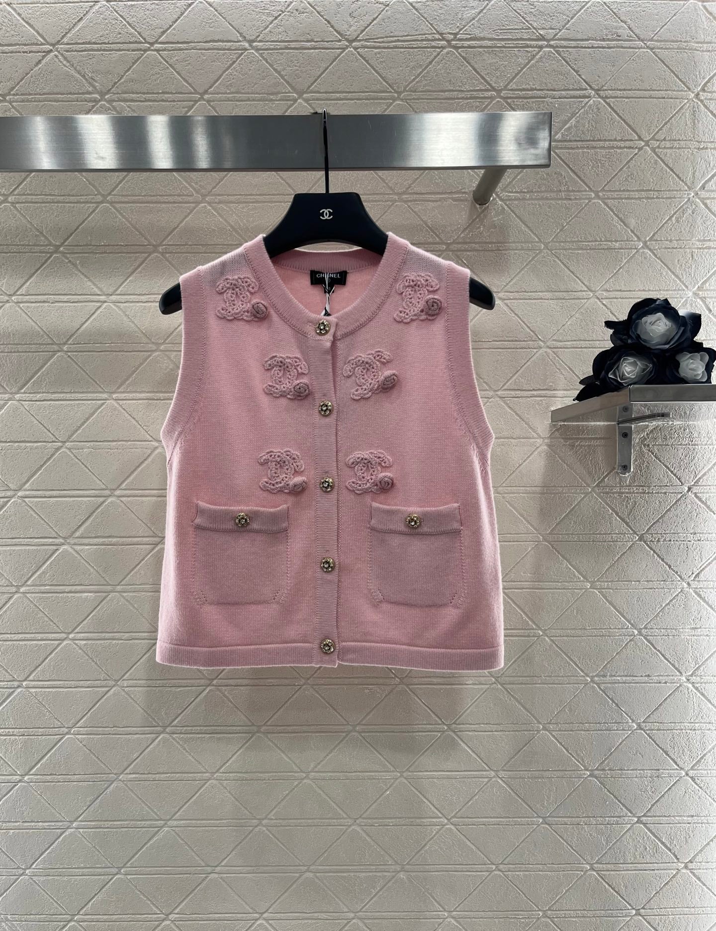 25 new products Knitted vest