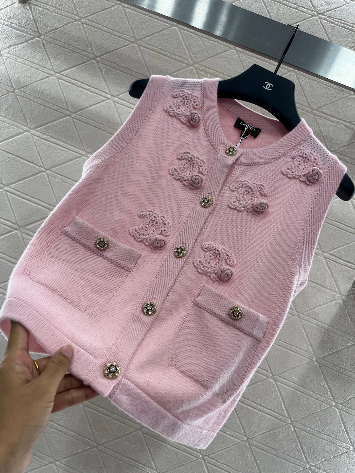 25 new products Knitted vest