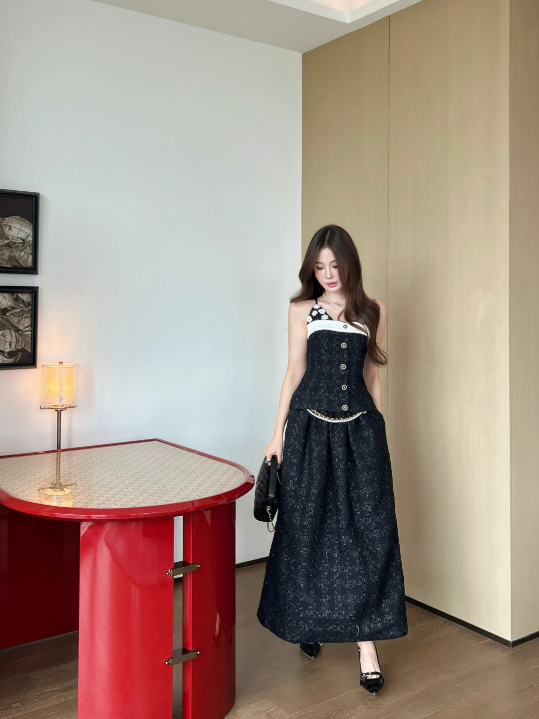 C 25 High-waisted pleated skirt with waist chain