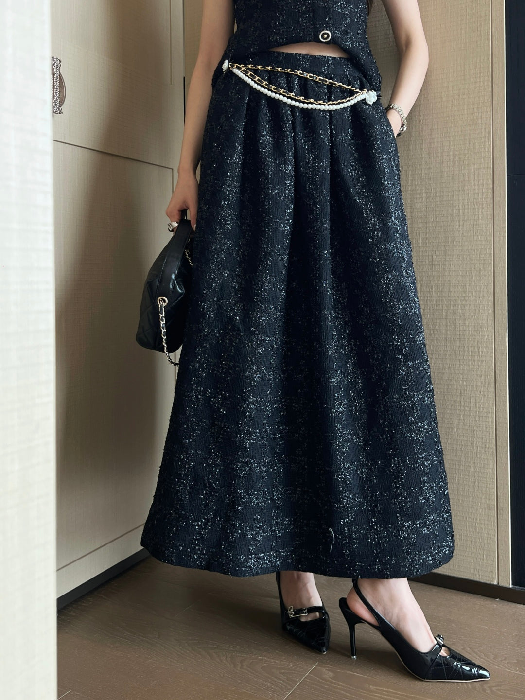 C 25 High-waisted pleated skirt with waist chain