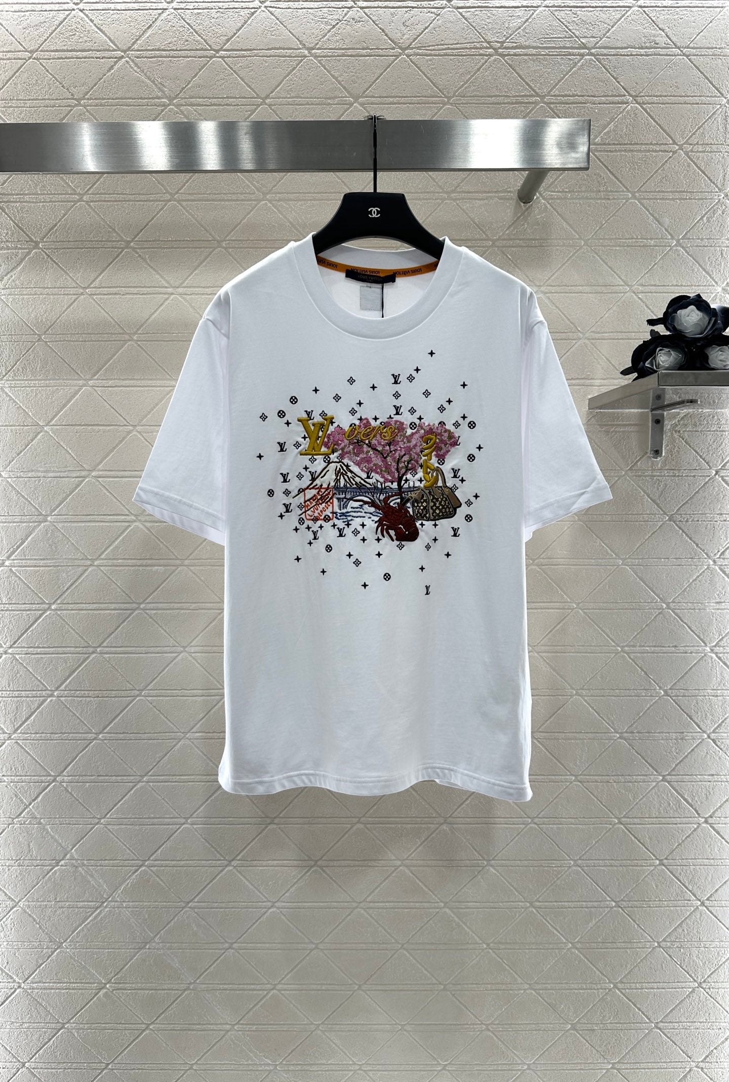 25 New Arrivals Round-Neck Embroidered Short Sleeves