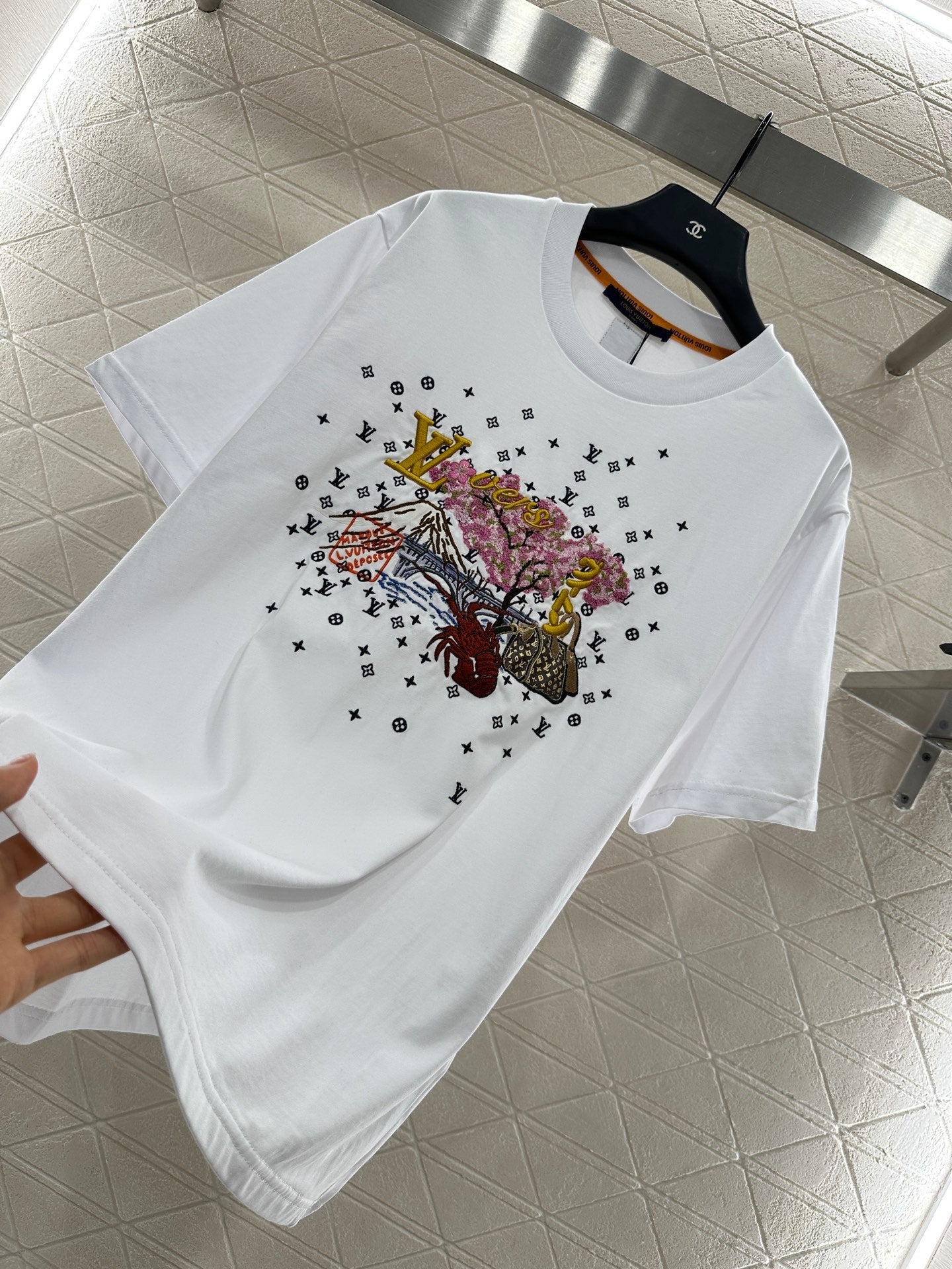 25 New Arrivals Round-Neck Embroidered Short Sleeves