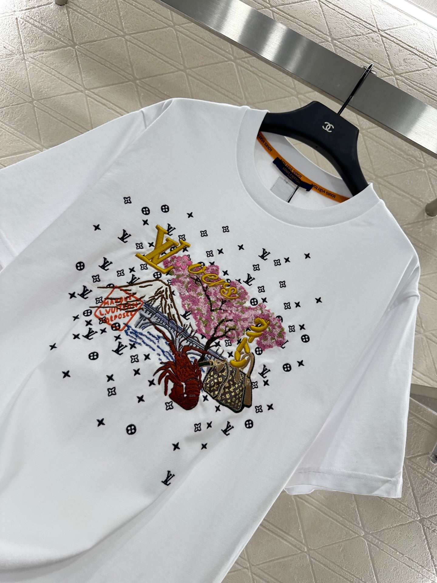 25 New Arrivals Round-Neck Embroidered Short Sleeves