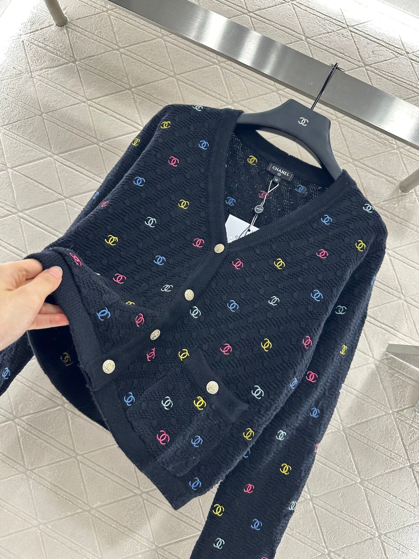 25fw new V-neck embroidered knitted cardigan