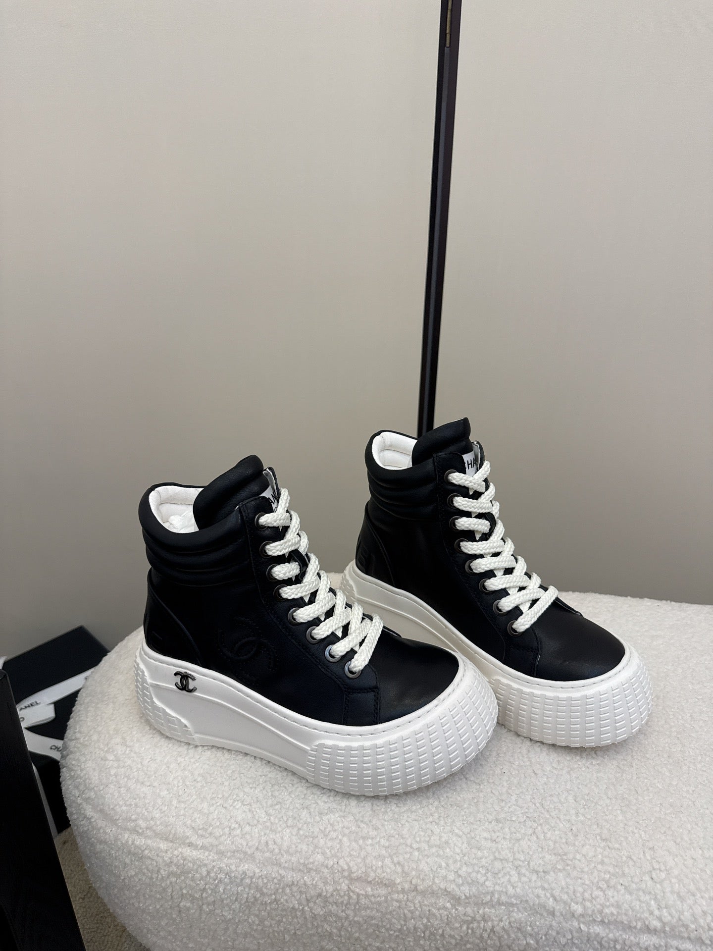 25 Thick soled mid top casual shoes(WHITE/NAVY/BLACK)