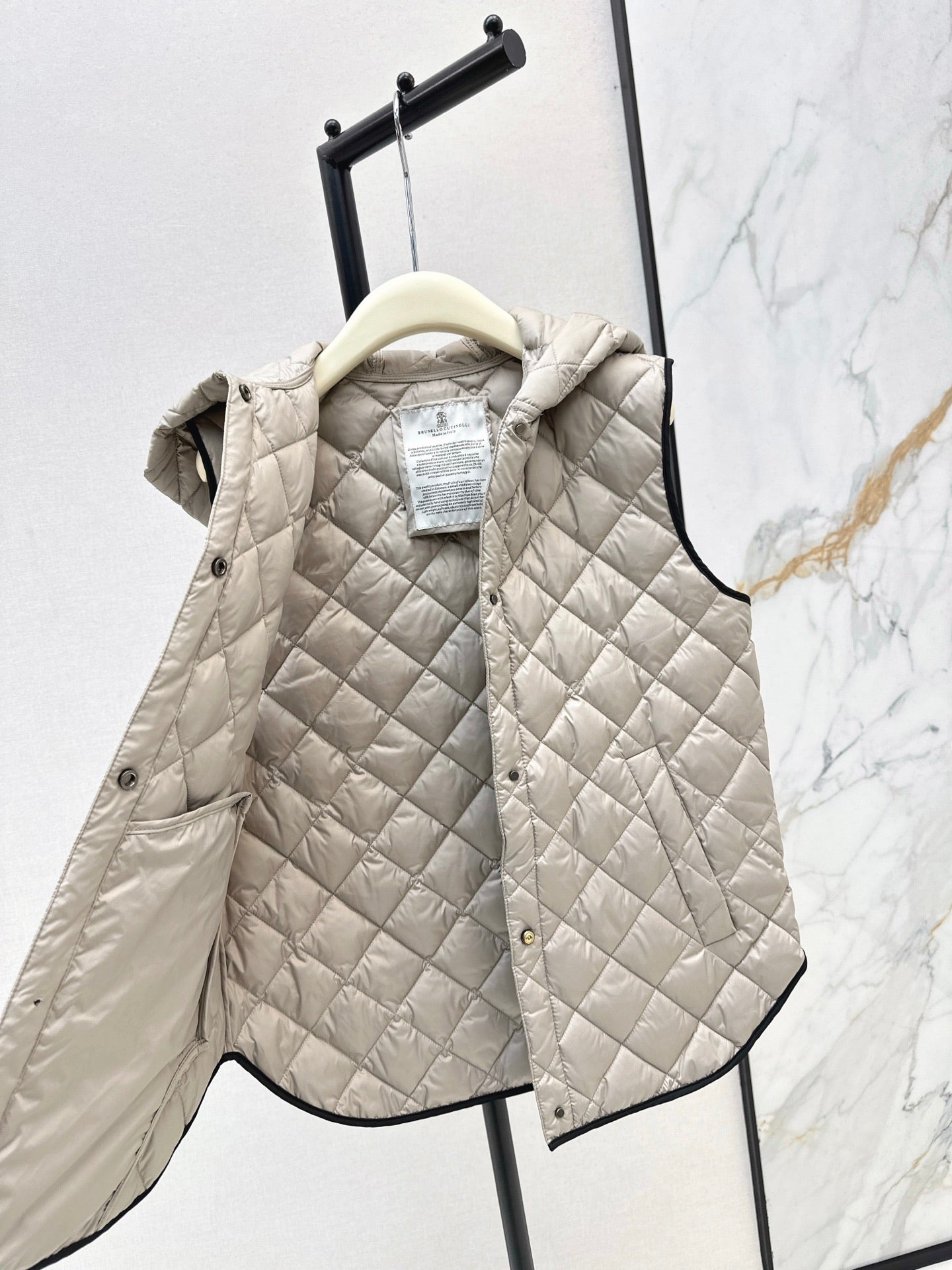 25 New Diamond Hooded Down Vest Jacket