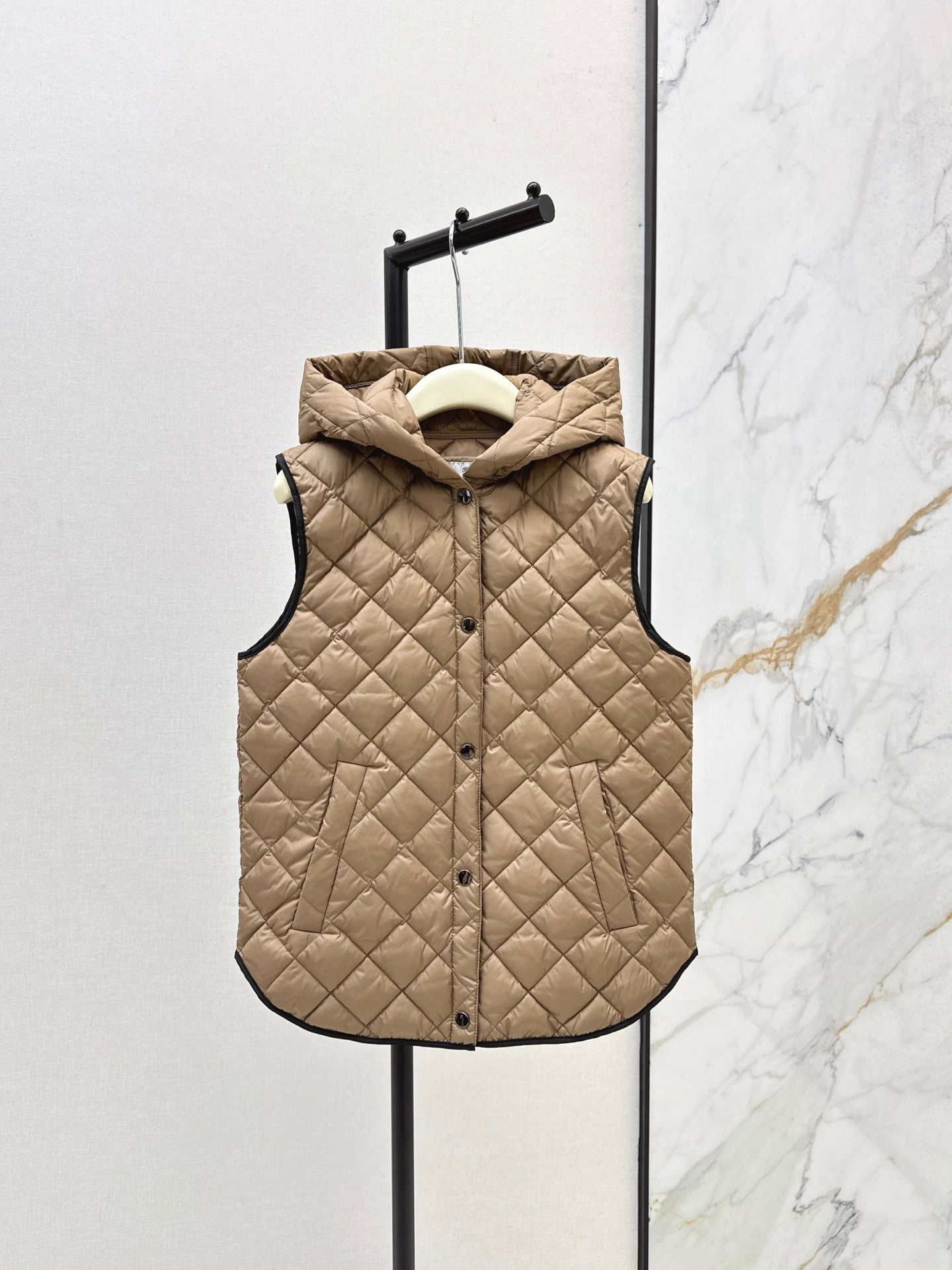25 New Diamond Hooded Down Vest Jacket
