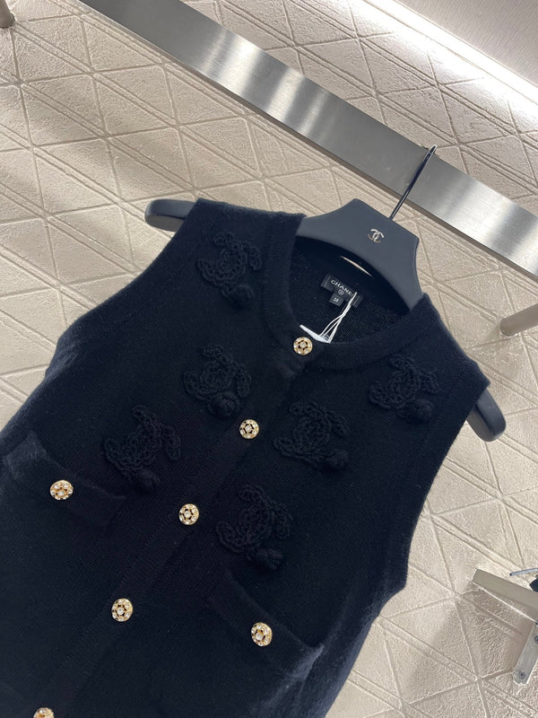 25 new products Knitted vest