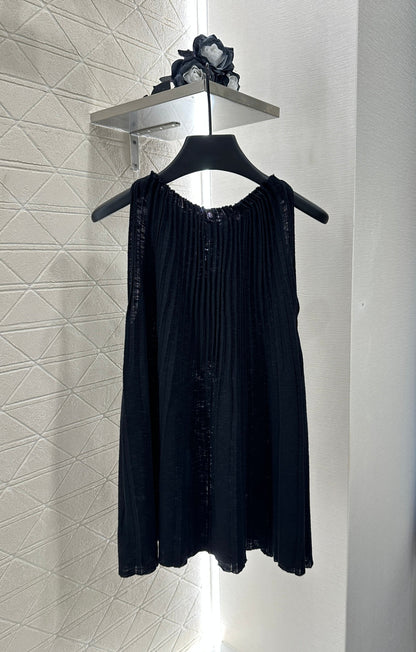 Halter neck pleated knitted vest