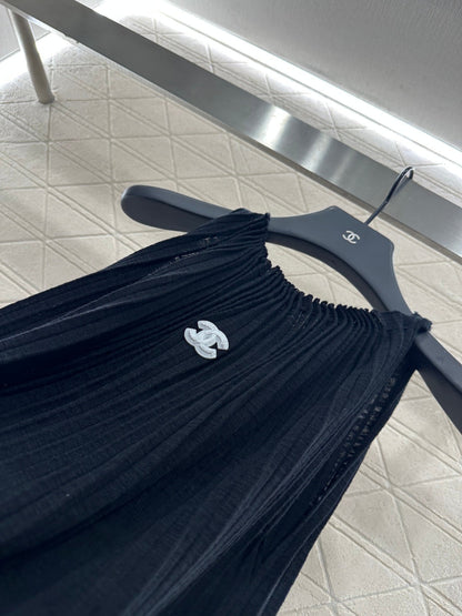 Halter neck pleated knitted vest