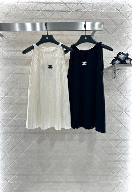 Halter neck pleated knitted vest