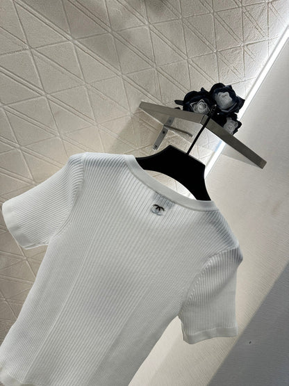 Heart-shaped knitted short-sleeved shirt