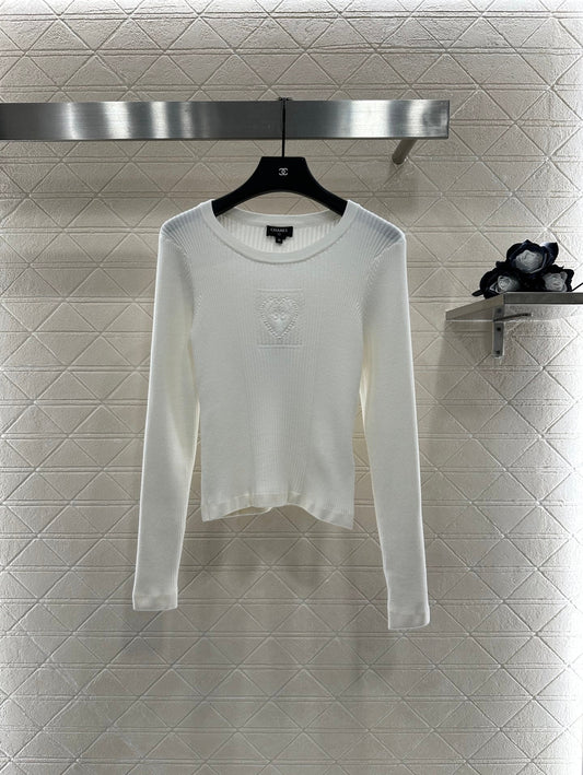 Heart-shaped knitted long-sleeved top