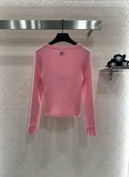 Heart-shaped knitted long-sleeved top