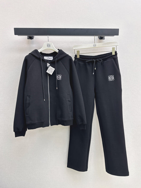 Loose-fitting hooded jacket and trousers