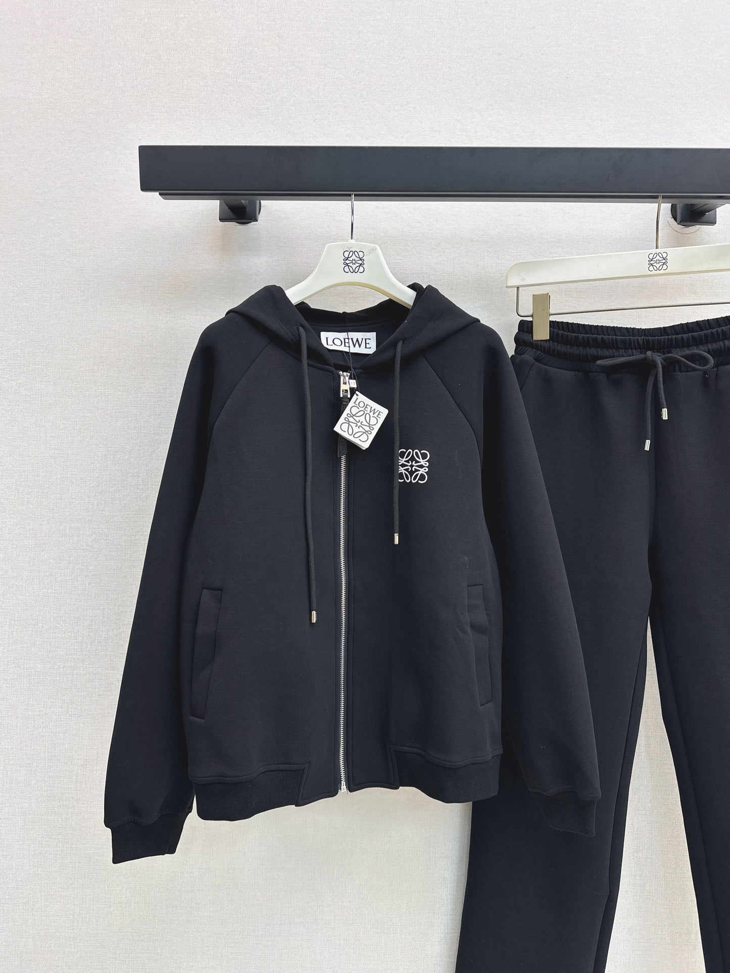 Loose-fitting hooded jacket and trousers