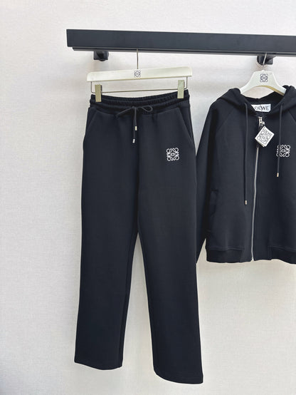 Loose-fitting hooded jacket and trousers