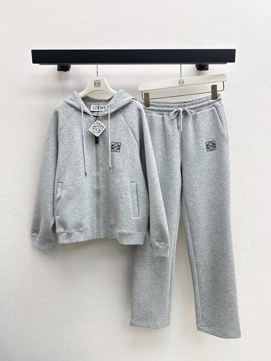 Loose-fitting hooded jacket and trousers