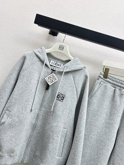 Loose-fitting hooded jacket and trousers