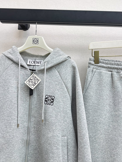 Loose-fitting hooded jacket and trousers