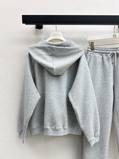 Loose-fitting hooded jacket and trousers