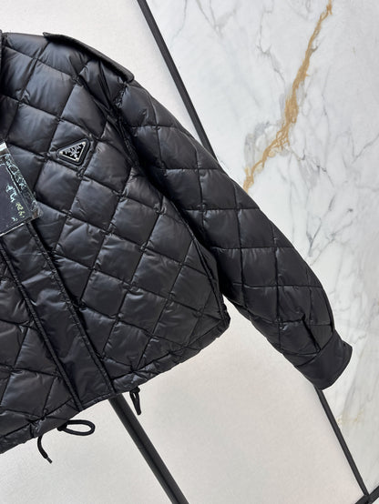 Diamond-patterned lapel short down jacket
